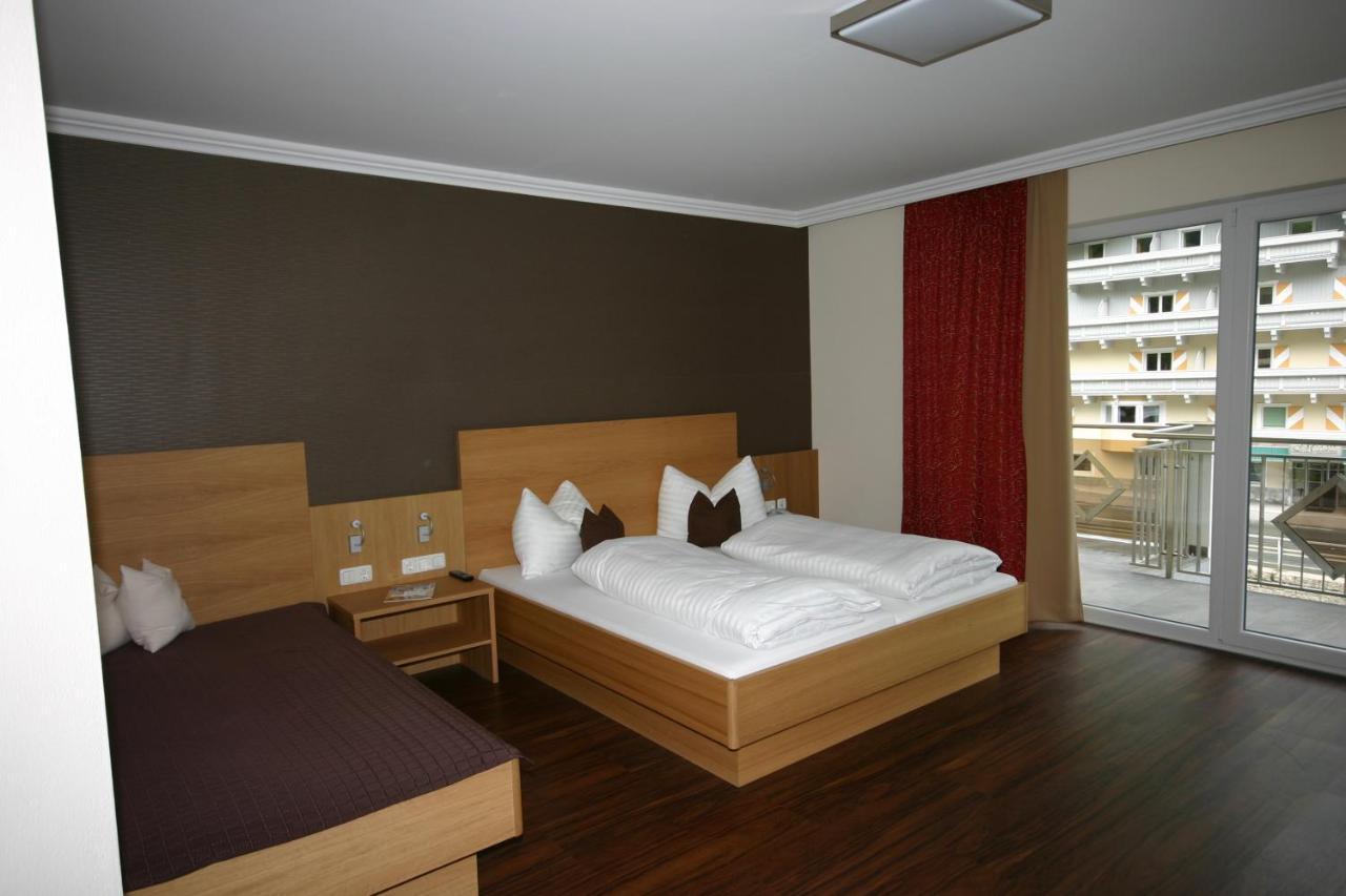 Hotel Herzblut - Joker Card Included In Summer