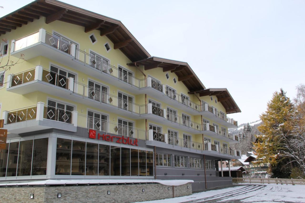 Hotel Herzblut - Joker Card Included In Summer